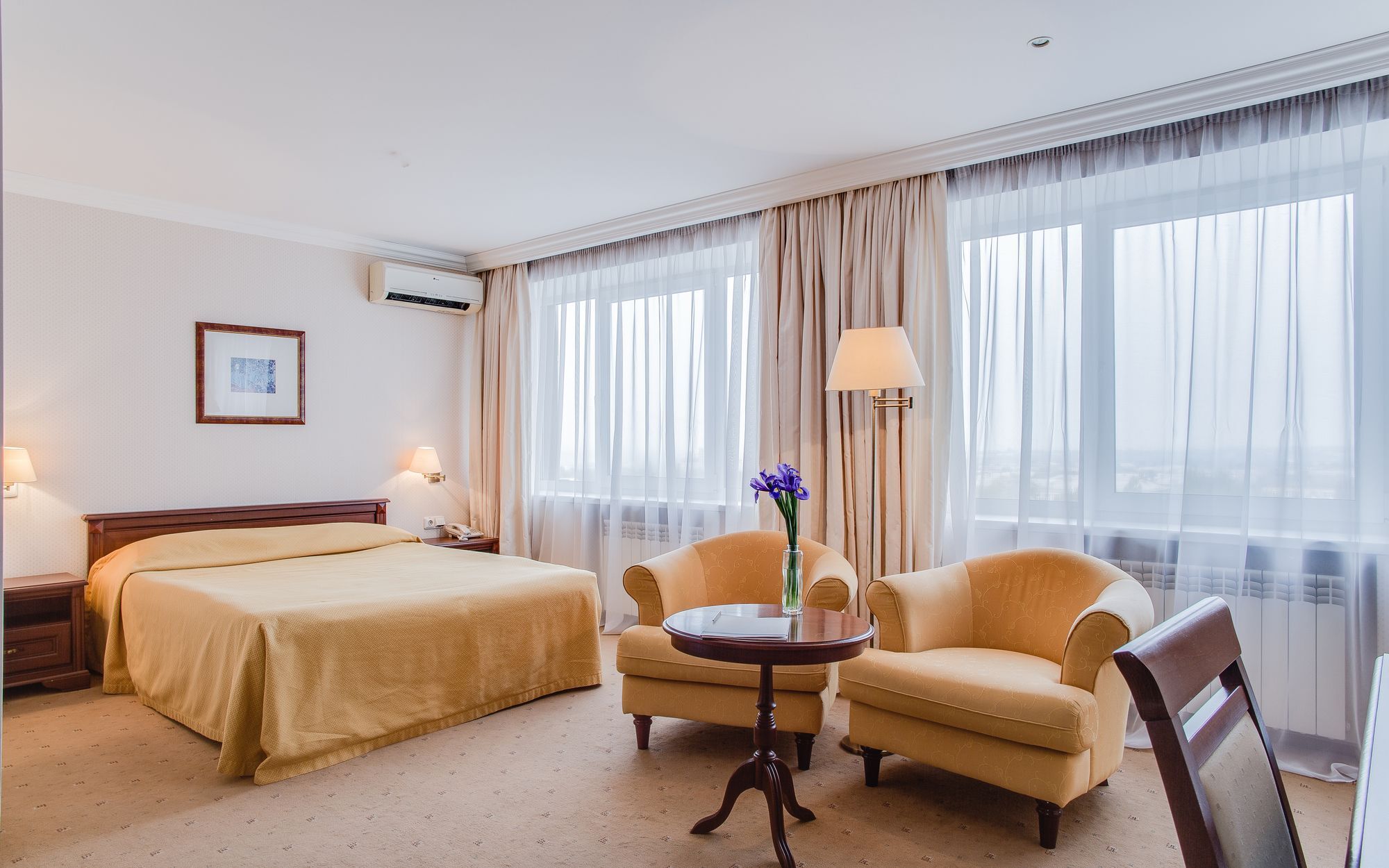 Intourist Hotel Zaporizhia Buitenkant foto